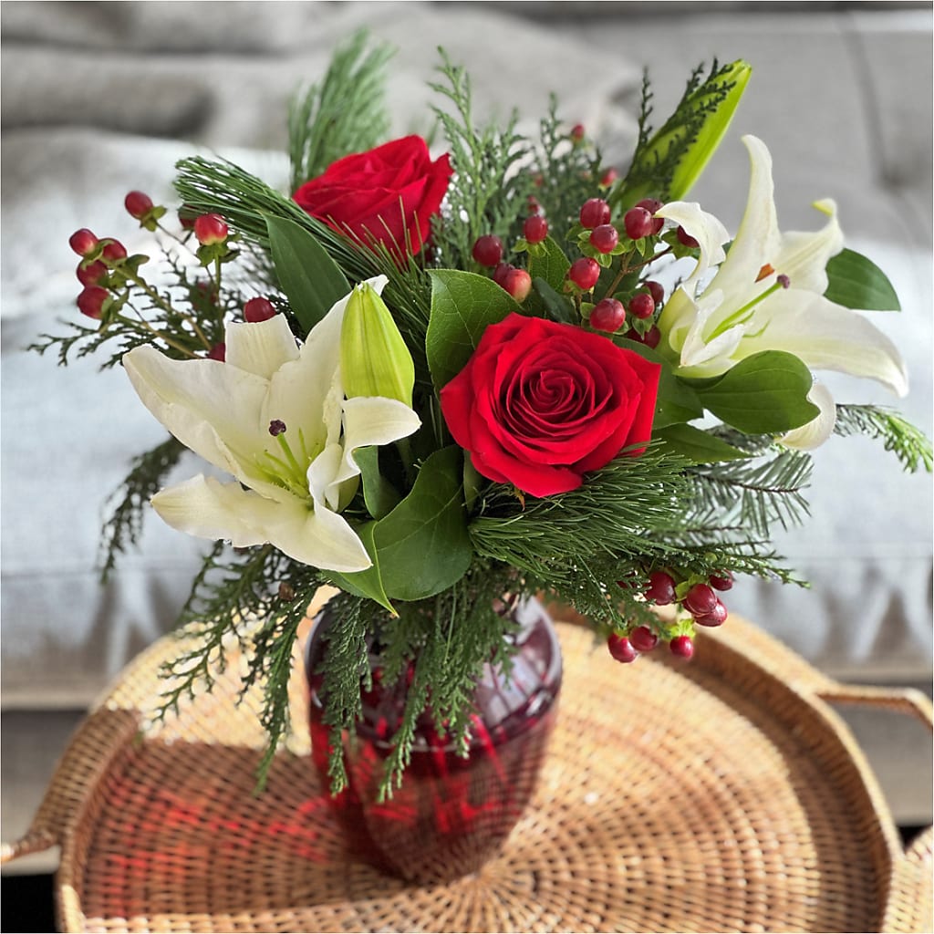 Evergreen Delight Bouquet – ANGEL'S FLOWERS AND GIFTS, San Jose CA